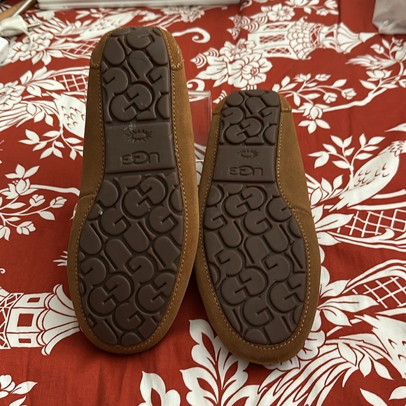 Uggs Dakota tag read 8 but a bit tight imo new with out a box - Picture 3 of 7